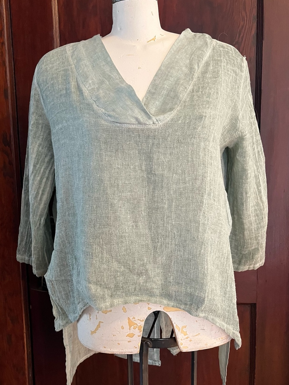 Charming Parrot Light Sage Linen /Cotton Top with V-Neck & Tuxedo Back Sz M/L🇮🇹